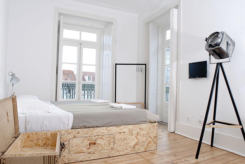 No Limit Bairro Alto Hostel Lisbon Bagian luar foto