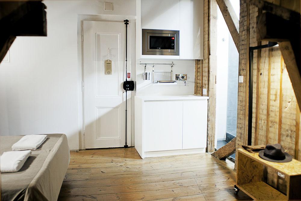 No Limit Bairro Alto Hostel Lisbon Bagian luar foto