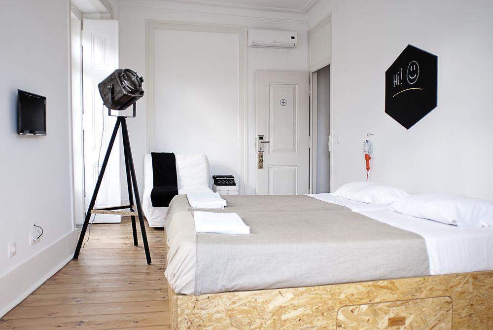 No Limit Bairro Alto Hostel Lisbon Bagian luar foto