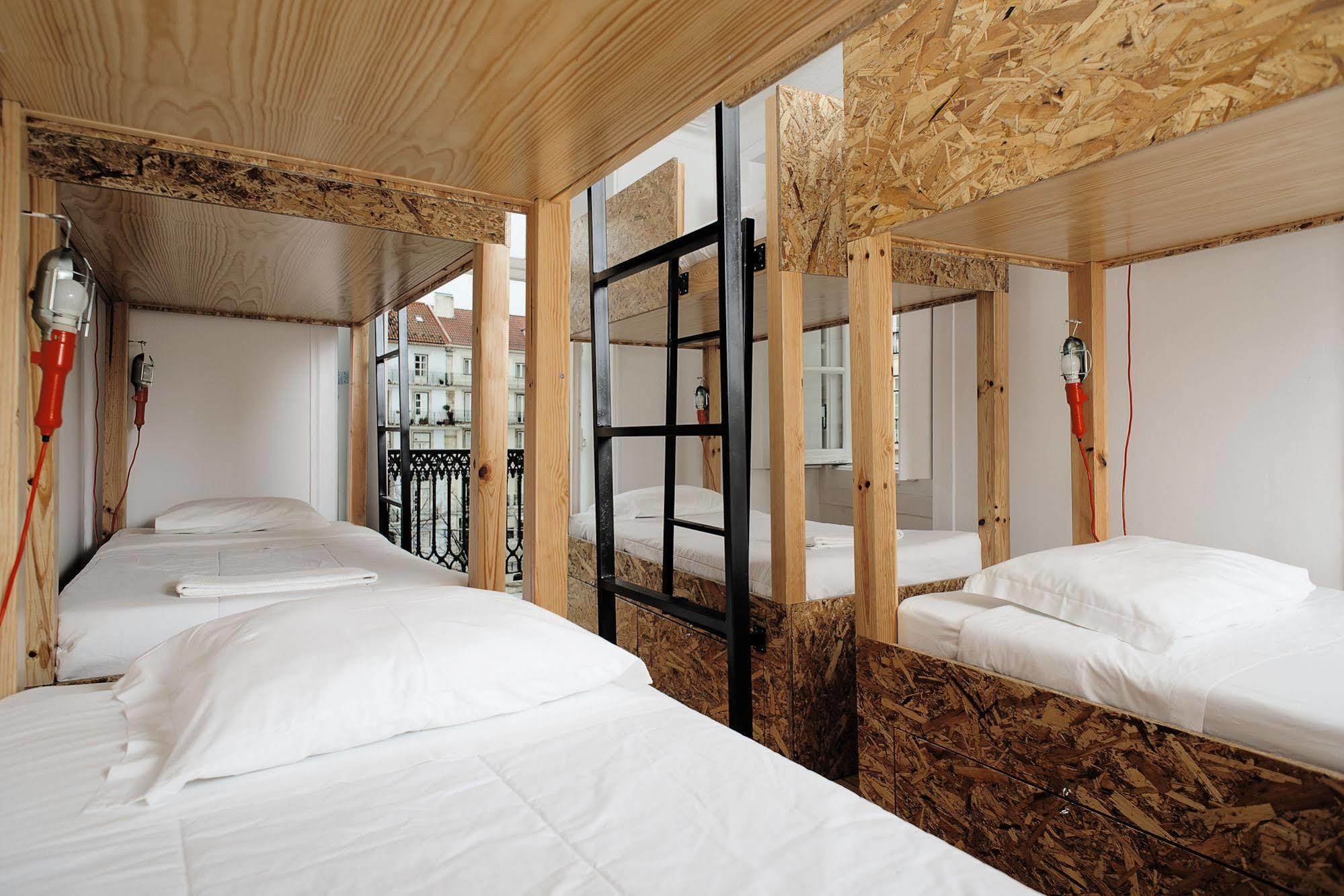 No Limit Bairro Alto Hostel Lisbon Bagian luar foto