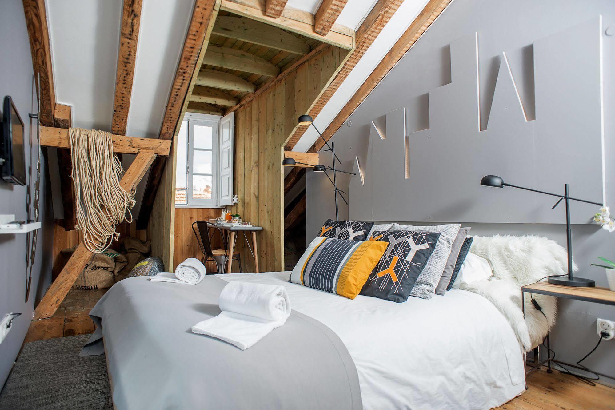 No Limit Bairro Alto Hostel Lisbon Bagian luar foto