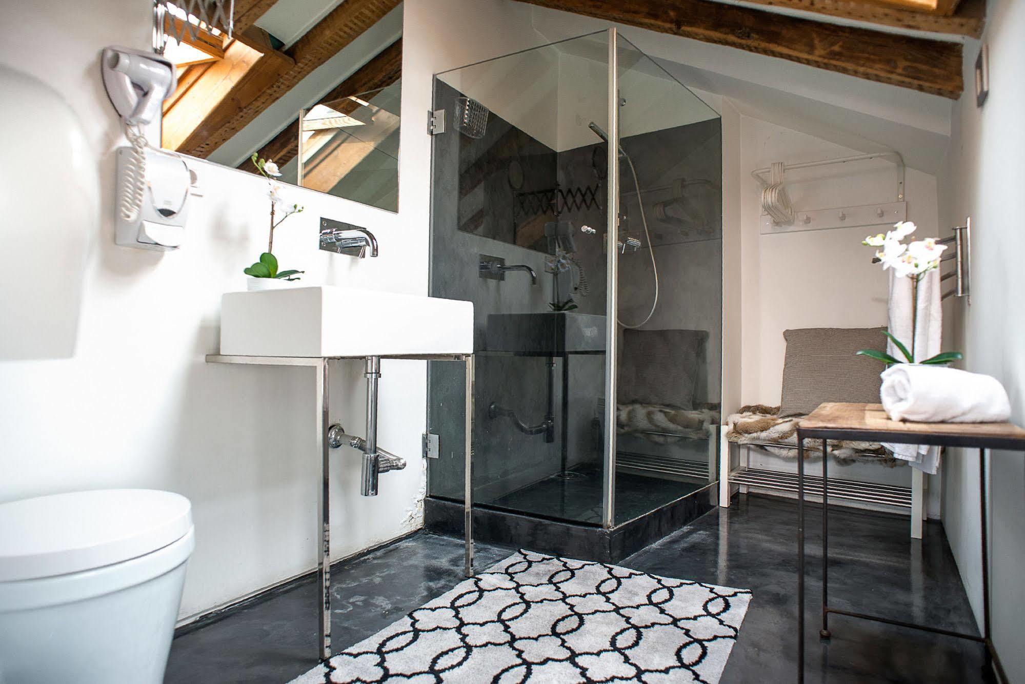 No Limit Bairro Alto Hostel Lisbon Bagian luar foto