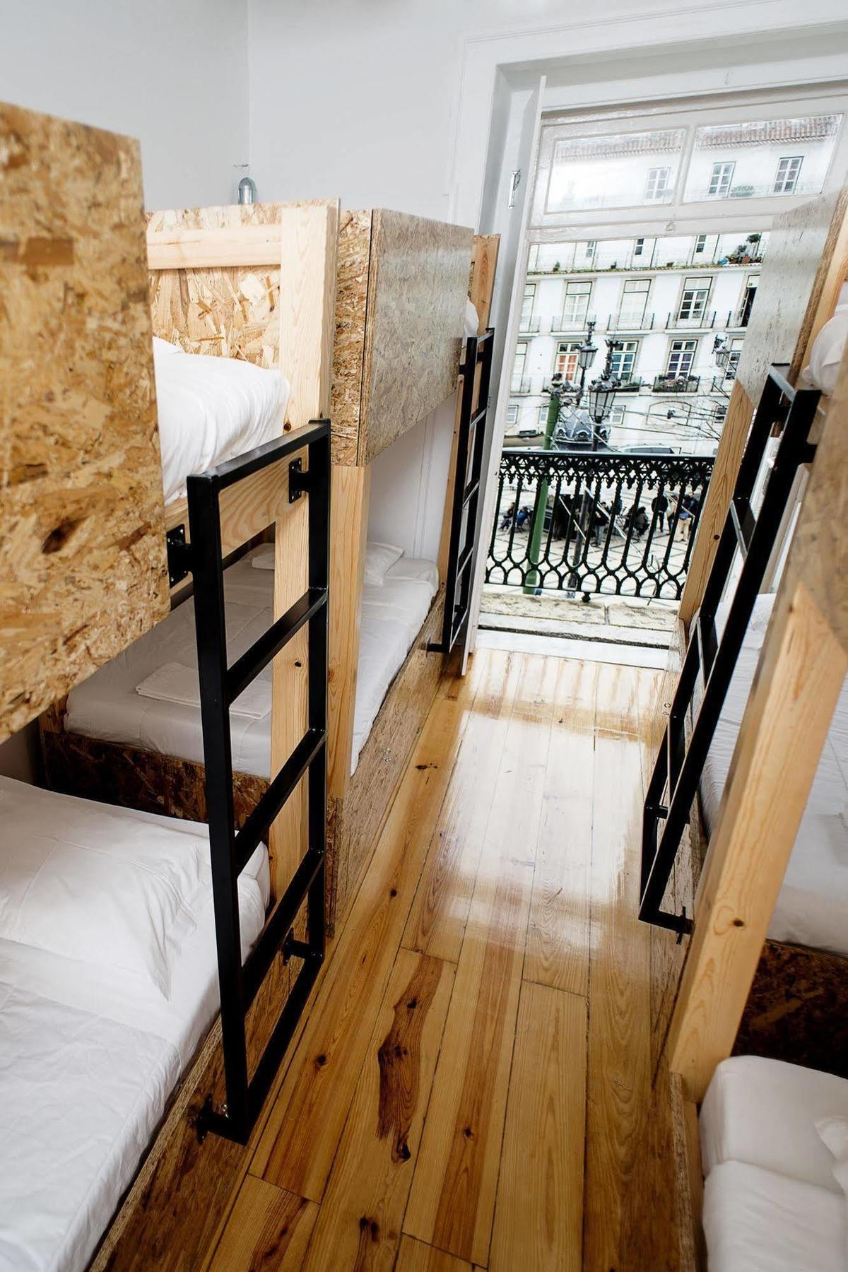 No Limit Bairro Alto Hostel Lisbon Bagian luar foto