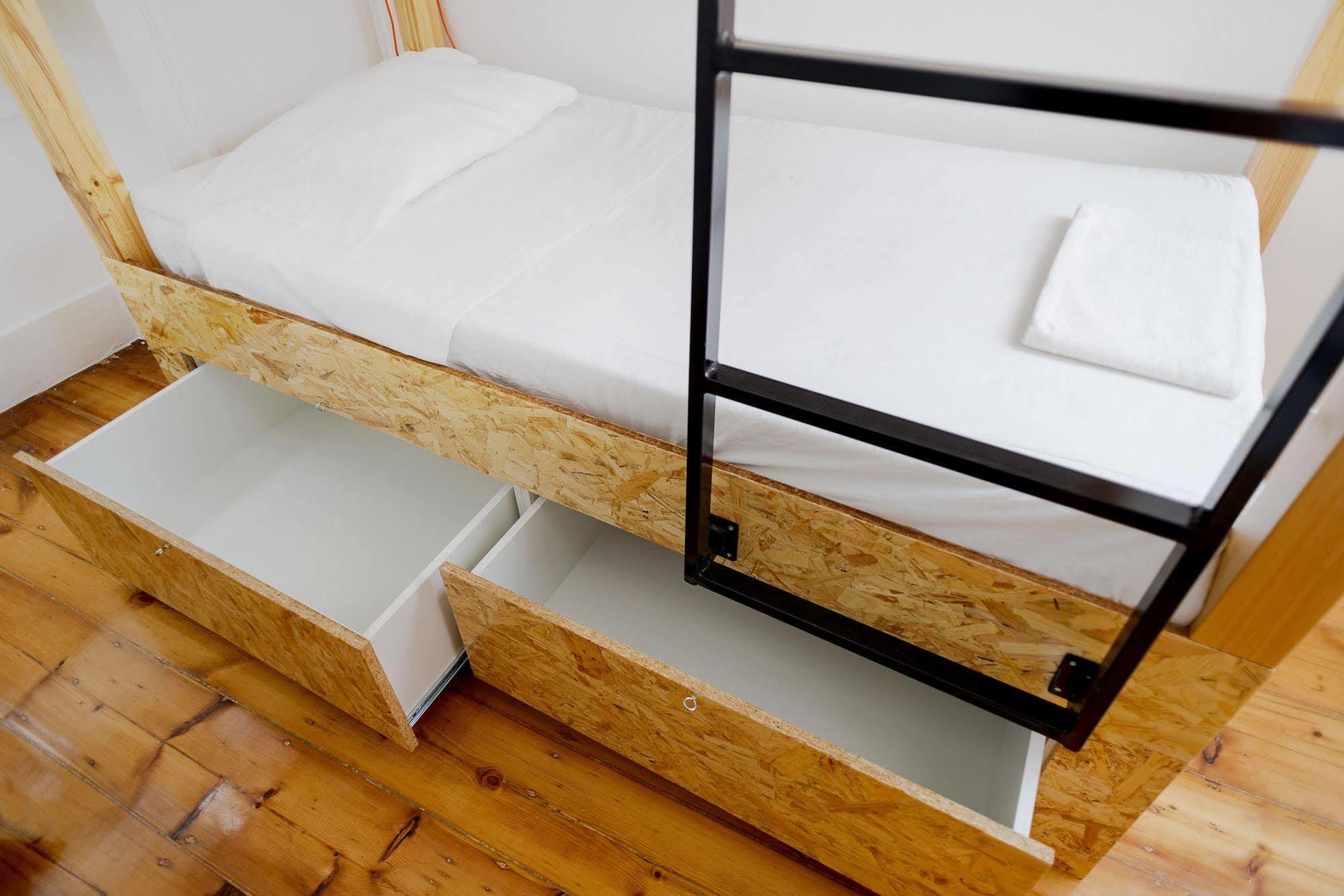 No Limit Bairro Alto Hostel Lisbon Bagian luar foto