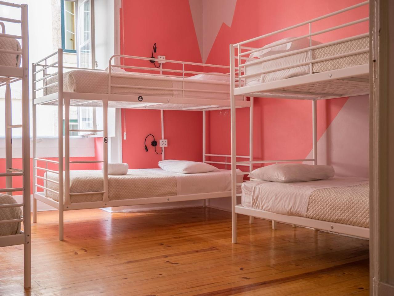 No Limit Bairro Alto Hostel Lisbon Bagian luar foto