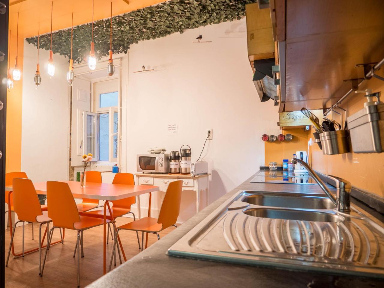 No Limit Bairro Alto Hostel Lisbon Bagian luar foto